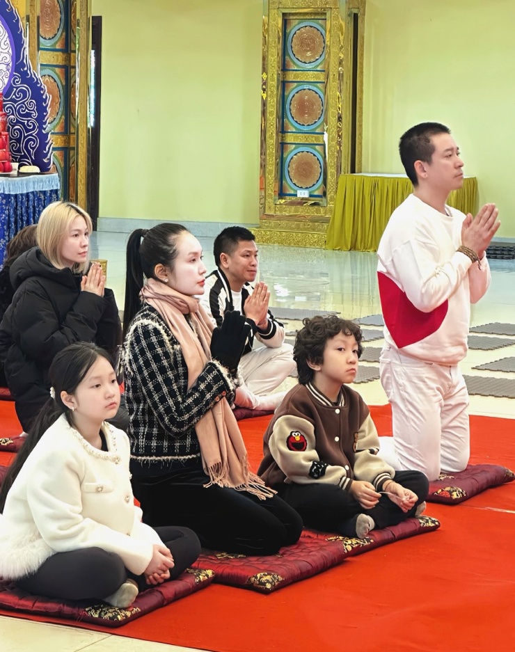 Ảnh sao 6/1: Huy Khánh khoe con trai 19 tuổi cao lớn, chững chạc - 7