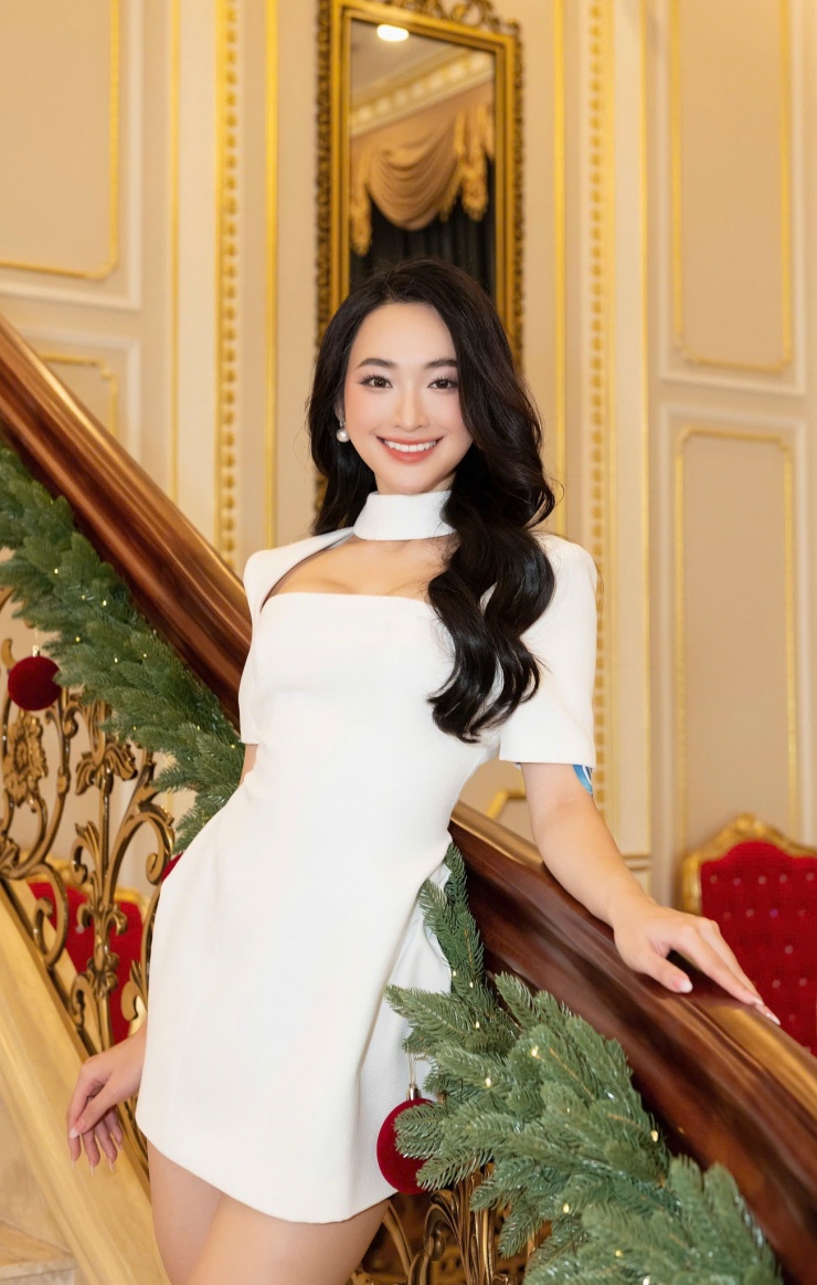 Thủy Tiên từng là cựu học sinh THPT Chuyên Bắc Giang, cô từng đạt: Giải Ba HSG Quốc gia môn Ngữ văn năm 2022-2023; Giải Nhất môn bơi Hội khỏe Phù Đổng Thành phố Bắc Giang 2018;... Với thành tích đó, Thủy Tiên nhận được suất tuyển thẳng Học viện Ngoại giao &amp; Học viện Báo chí và Tuyên truyền; và đỗ Đại học Ngoại thương.