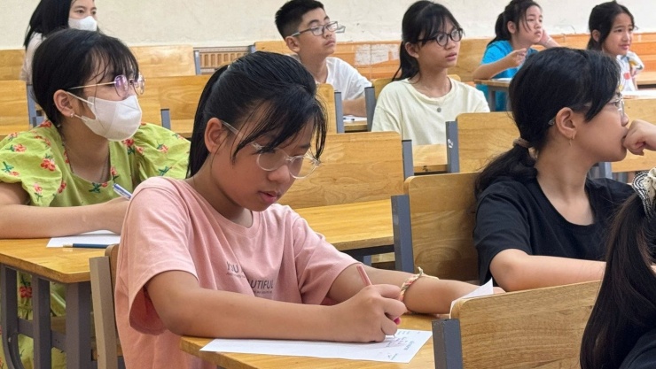 Học sinh thi đánh giá năng lực tuyển sinh vào lớp 6 tại Hà Nội năm 2025 Ảnh: HOA BAN