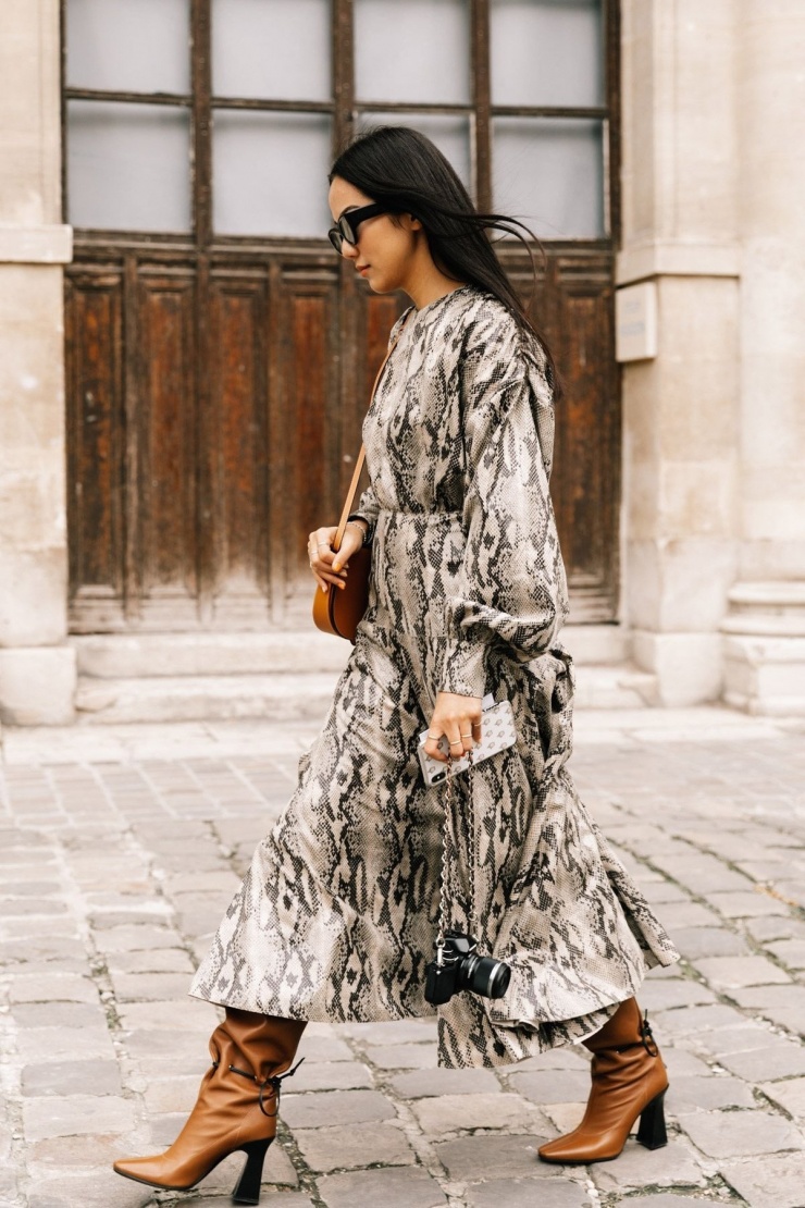 Váy áo họa tiết da động vật, như da rắn, hổ, báo, ngựa vằn, bò sữa không chỉ được thể hiện trên quần áo mà còn ở túi xách, giày dép.