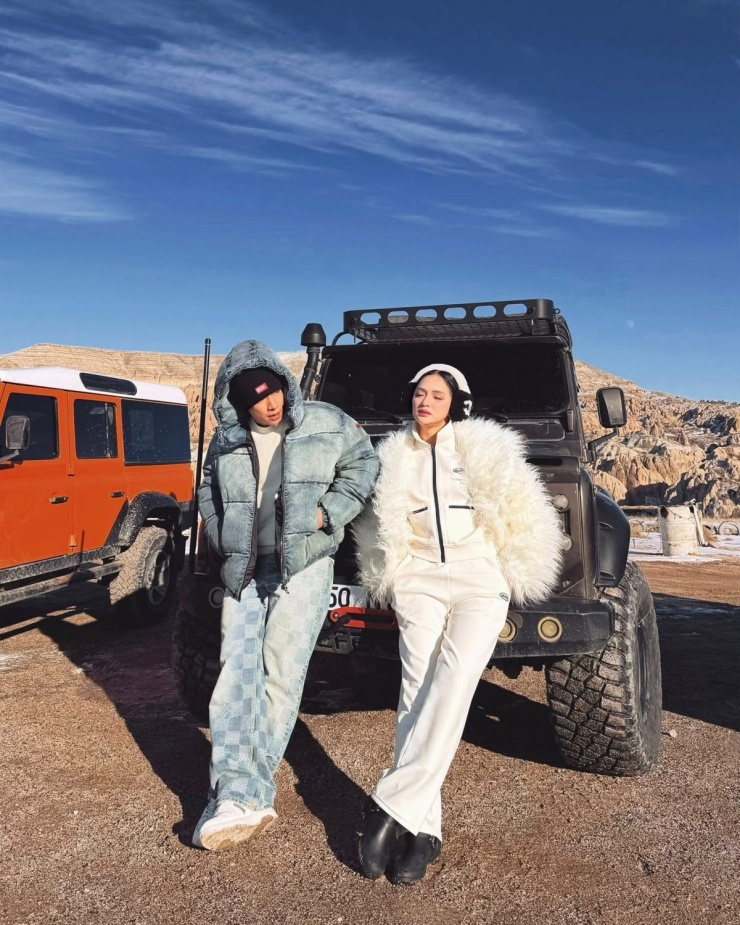 &nbsp; Phú Cường - bạn trai Hương Giang - lưu lại cảnh đẹp của Cappadocia nhìn từ khinh khí cầu.