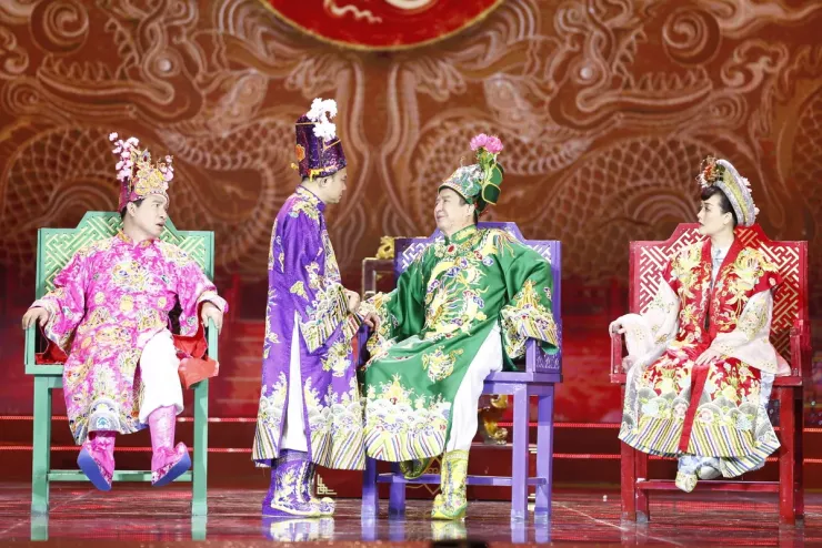 Nghệ sĩ Ưu tú Chí Trung cùng các nghệ sĩ đóng Táo đã trở nên thân thuộc với khán giả qua mỗi mùa Táo Quân. Ảnh: VTV