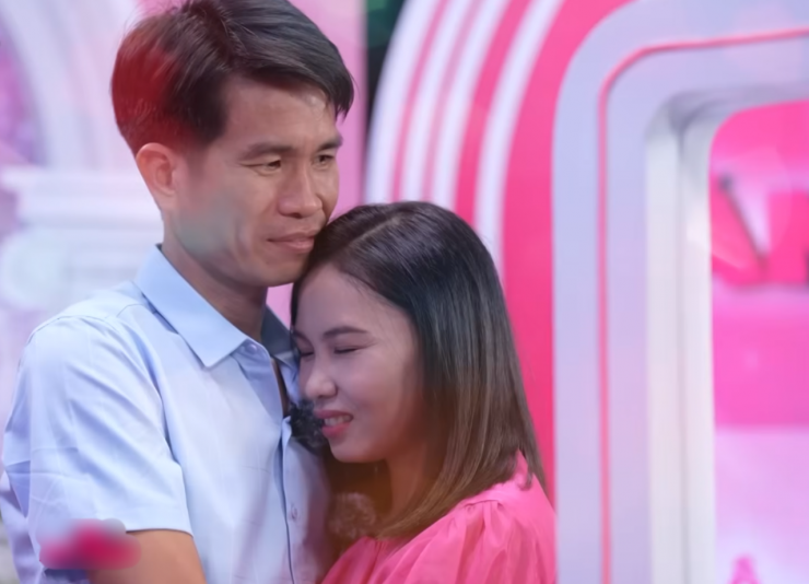 Hai khách mời có giây phút lắng nghe trái tim của mình trước khi đưa ra lựa chọn có kết đôi, tìm hiểu nhau hay không. Ảnh: Hẹn ăn trưa