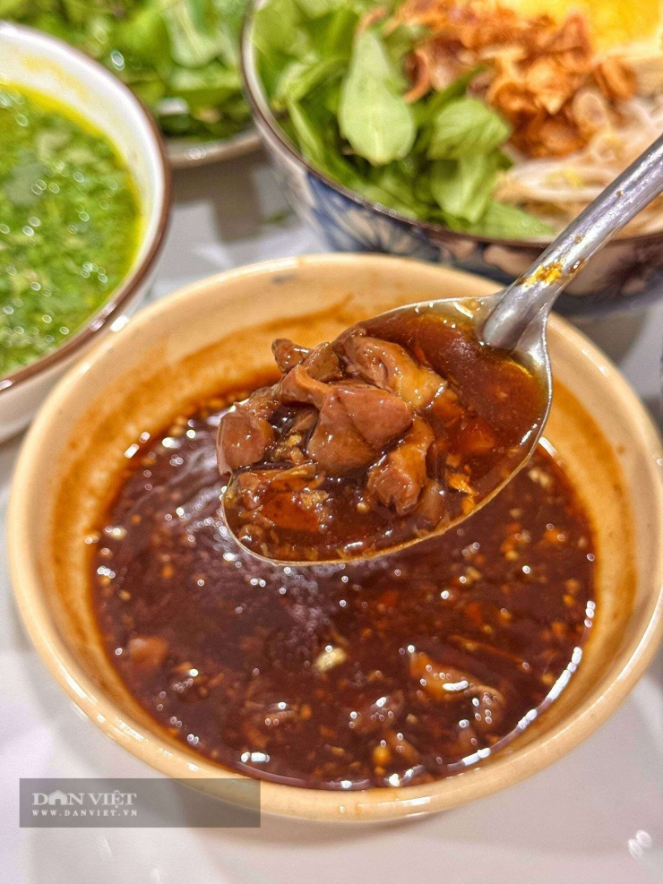 Nước sốt có thể cho thêm cả lòng mề xắt nhỏ