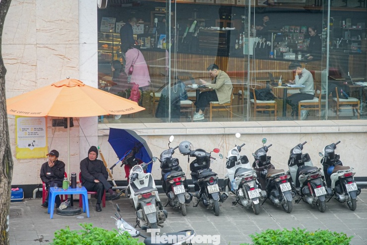 Hà Nội lạnh nhất từ đầu mùa đông, mặc nhiều lớp áo vẫn rét run - 19