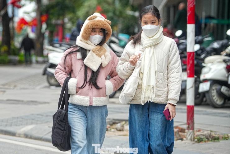 Theo dự báo, rét đậm tại Hà Nội duy trì cả ngày và còn kéo dài trong vài ngày tới.