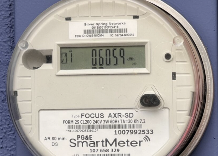 Công ty điện lực tăng phí cố định và giảm giá điện theo mức tiêu thụ, hóa đơn điện của khách hàng dùng ít sẽ tăng mạnh.