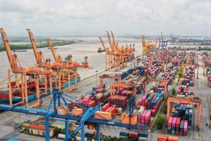 Việt Nam tăng trưởng top đầu thế giới, liệu có vượt Singapore, Thái Lan về quy mô kinh tế?