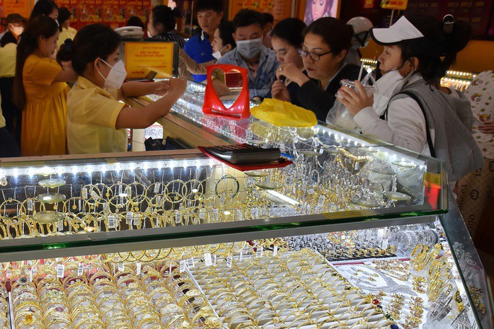 Giá vàng hôm nay tiếp tục nóng lên