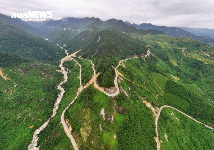 Đèo Khánh Lê và những vệt núi ‘chảy’ ám ảnh sau thảm kịch 6 người chết - 1