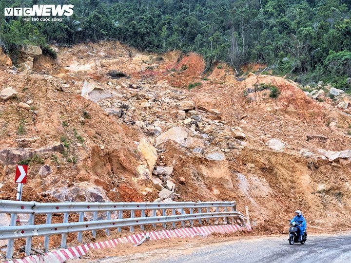 Đèo Khánh Lê và những vệt núi ‘chảy’ ám ảnh sau thảm kịch 6 người chết - 8