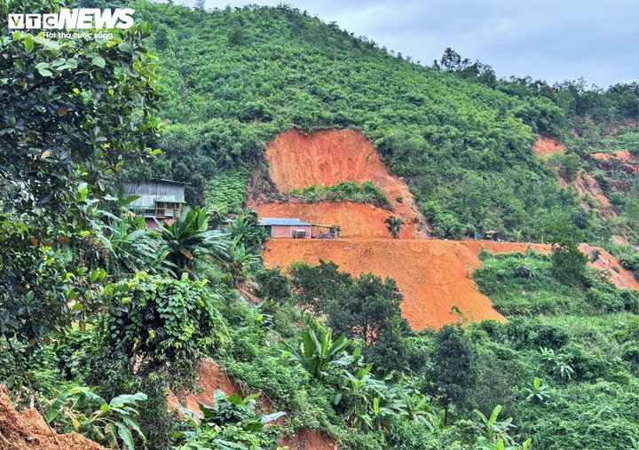 Đèo Khánh Lê và những vệt núi ‘chảy’ ám ảnh sau thảm kịch 6 người chết - 10
