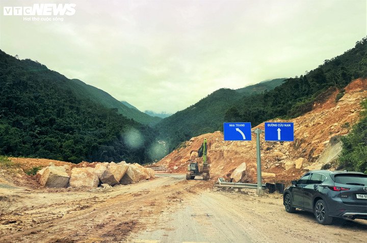 Đèo Khánh Lê và những vệt núi ‘chảy’ ám ảnh sau thảm kịch 6 người chết - 12