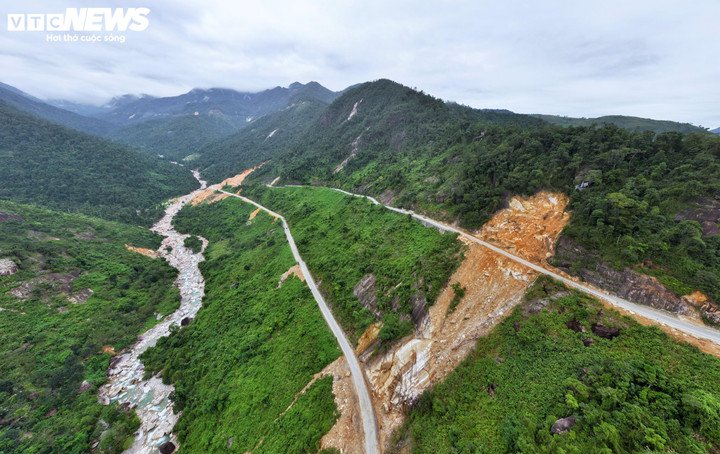 Đèo Khánh Lê và những vệt núi ‘chảy’ ám ảnh sau thảm kịch 6 người chết - 13