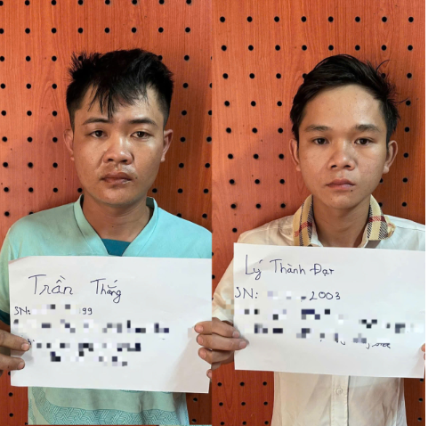 Thắng và Đạt tại cơ quan công an. Ảnh: CA TPHCM