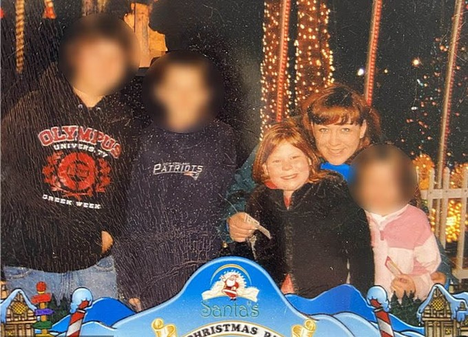 Machelle Hobson bên Jordyn và các con khác trong một video đăng trên YouTube. Ảnh chụp màn hình