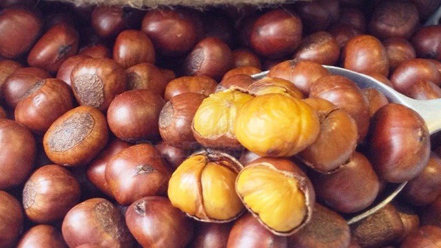 Hạt dẻ, thịt heo nạc nấu canh bổ tỳ, tăng cường tiêu hóa ở trẻ nhỏ.