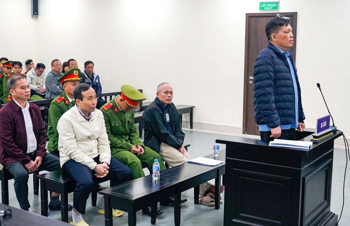 Các bị cáo tại toà.