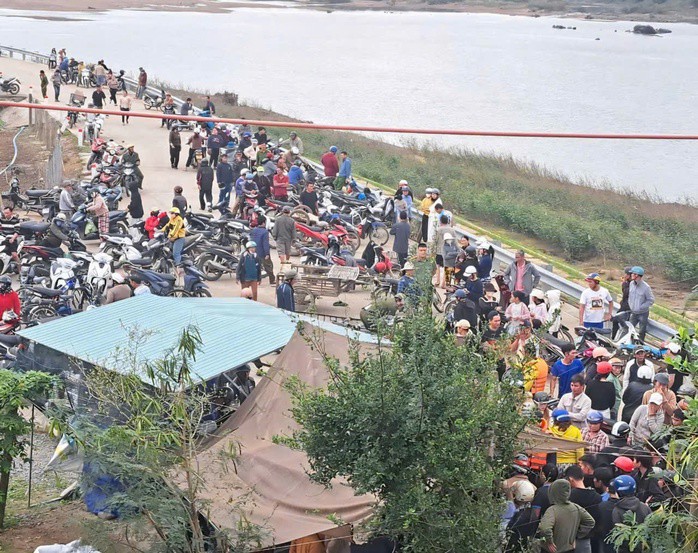 Lực lượng chức năng tìm thấy thi thể người đàn ông nhảy xuống sông cứu người