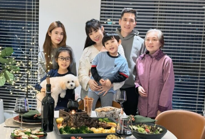 Gia đình của BTV Quốc Khánh và bà xã Anh Thư.