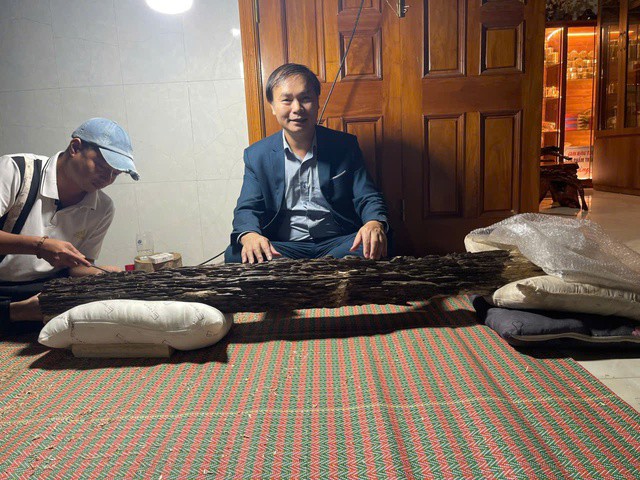 Quá trình chế tác trầm tốc bông đòi hỏi sự tỉ mỉ và chính xác tuyệt đối.