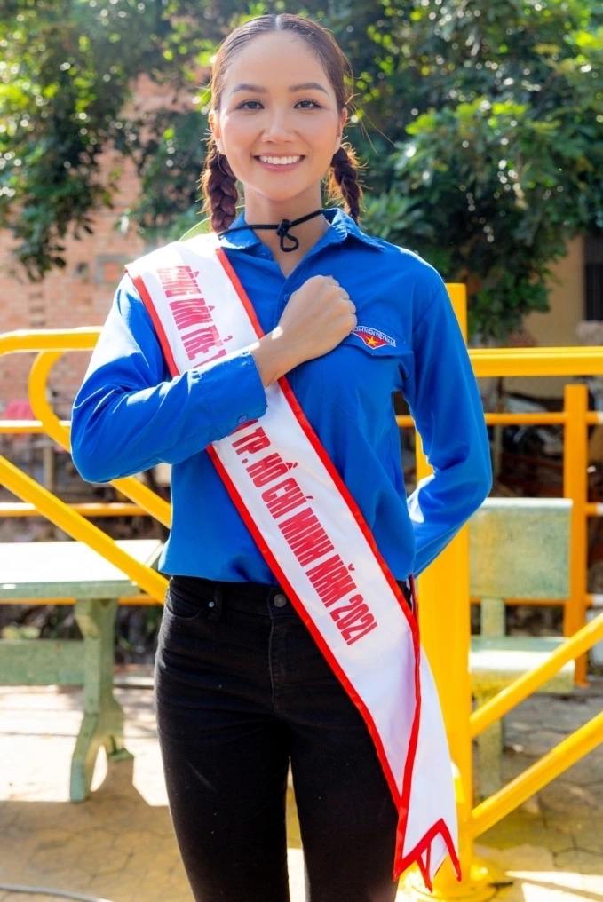 H'Hen Niê kỷ niệm 8 năm đăng quang Hoa hậu Hoàn vũ Việt Nam - 6