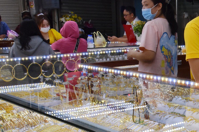 Giá vàng miếng SJC tăng tiếp vào cuối ngày