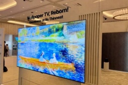 Thực tế chiếc TV LG OLED evo W6 siêu mỏng tại CES 2026