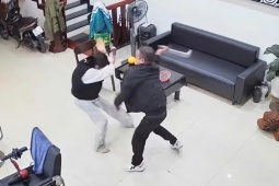 Chồng vào quán cắt tóc truy sát vợ con ở Bắc Ninh