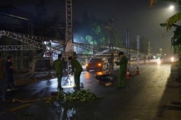 Dựng rạp đám cưới lấn đường gây tai nạn chết người