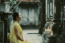 Đỗ Hải Yến khoe nhan sắc quý phái ở di tích cố đô Hoa Lư – Ninh Bình