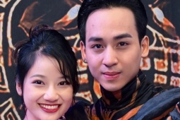 Xin chụp ảnh cùng, cô gái cưới luôn 'Hỏa Thần' làng xiếc