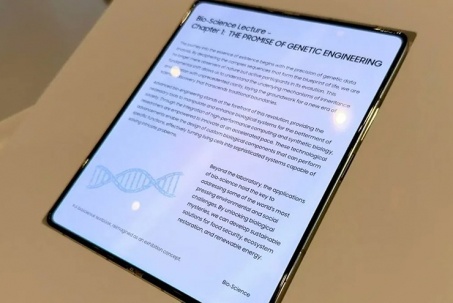 Samsung khoe màn hình trông “phi thực tế” mà Apple rất mong đợi