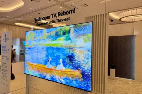 Thực tế chiếc TV LG OLED evo W6 siêu mỏng tại CES 2026