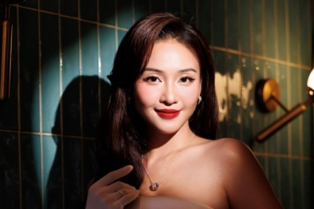 Khả Ngân khoe vẻ gợi cảm tại sự kiện