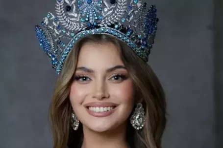 Nữ ca sĩ nhạc rock đăng quang hoa hậu