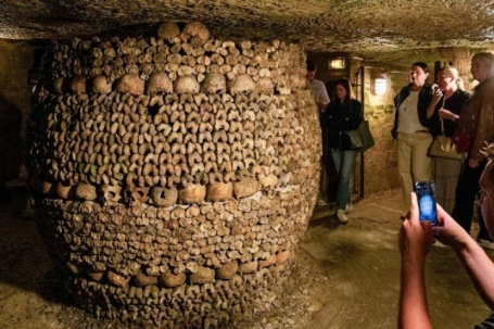 Hầm mộ chứa 7.000 hài cốt dưới lòng Paris