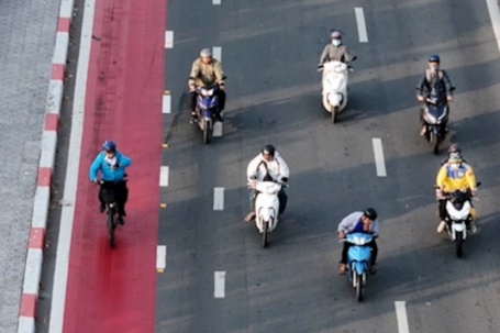 Người dân nói gì khi đạp xe trên làn riêng ở TP HCM?