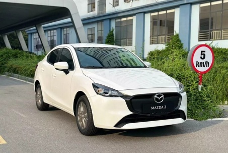 Giá xe Mazda2 niêm yết và lăn bánh tháng 1/2026
