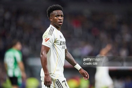 Chelsea hỏi mua Vinicius giá 150 triệu euro, "tướng" mới được tặng quà khủng