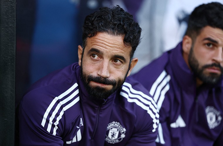 Sơ đồ 3-4-3 đã hại Amorim như thế nào? - 8