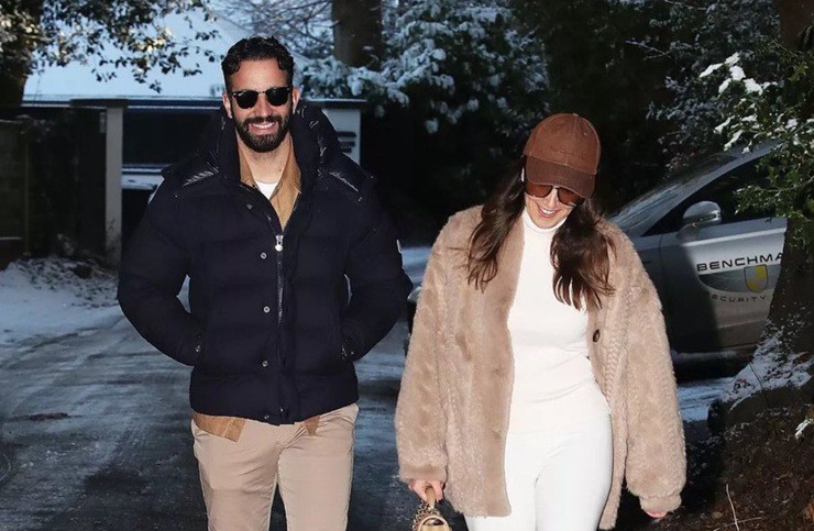 HLV&nbsp;Amorim trông khá thoải mái bên vợ&nbsp;sau khi bị MU sa thải