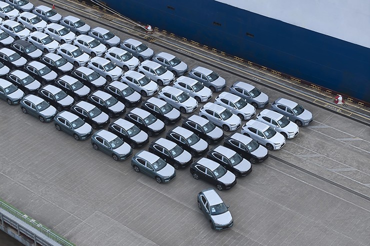 Ngôi vương doanh số ô tô toàn cầu sắp đổi chủ - 1