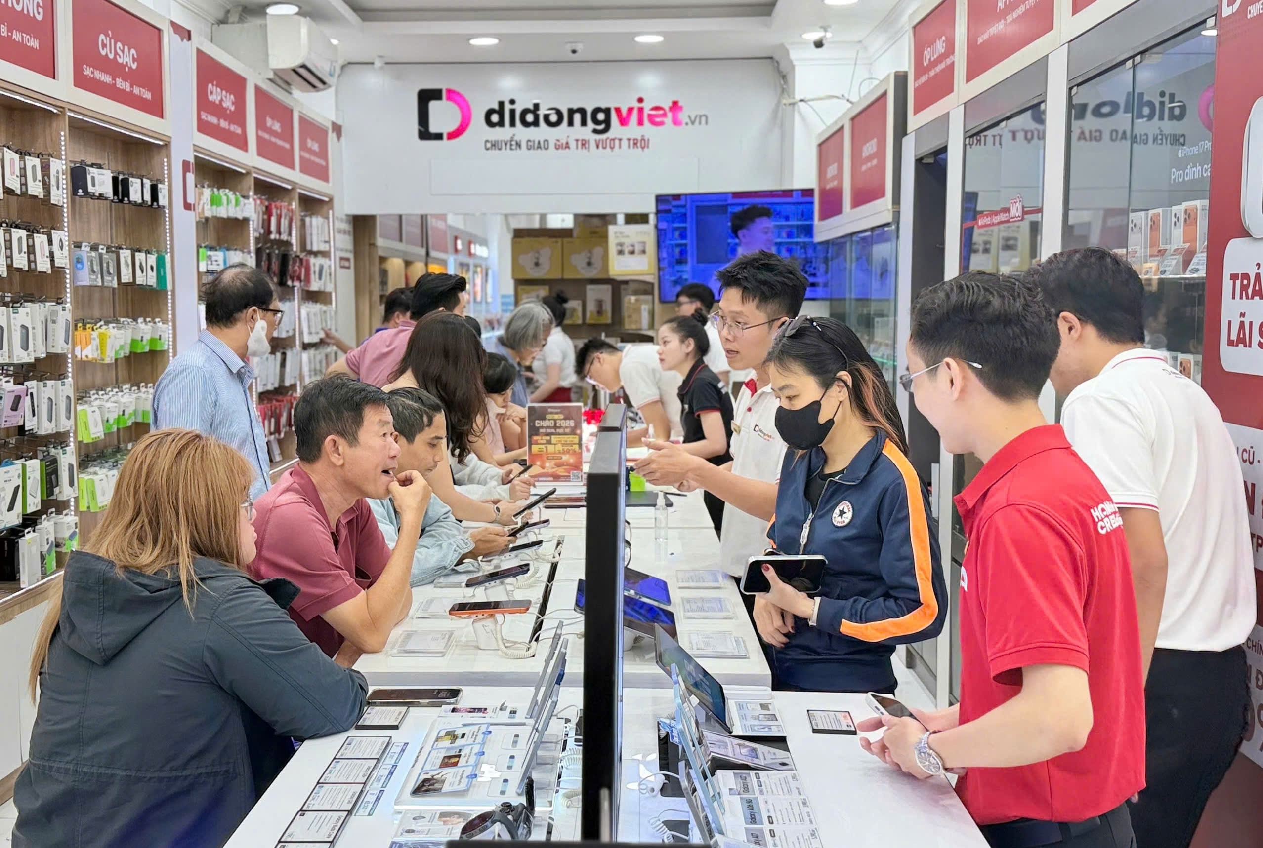 Khách hàng tin chọn Di Động Việt là nơi mua sắm các sản phẩm công nghệ chính hãng.