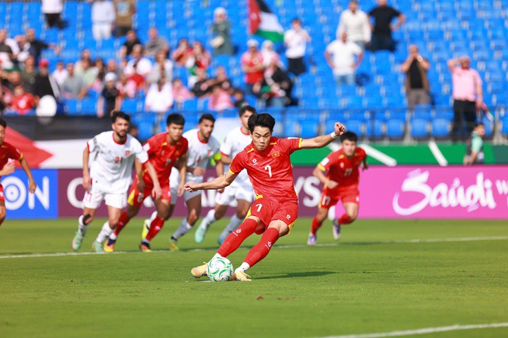 U23 Việt Nam khiến U23 Jordan choáng váng: Đình Bắc mở điểm, Hiểu Minh lập công - 1