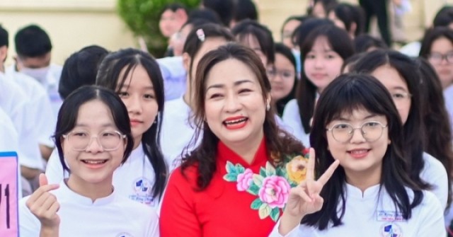 Giáo viên TPHCM sẽ nhận hàng chục triệu đồng dịp Tết, cao nhất gần 100 triệu