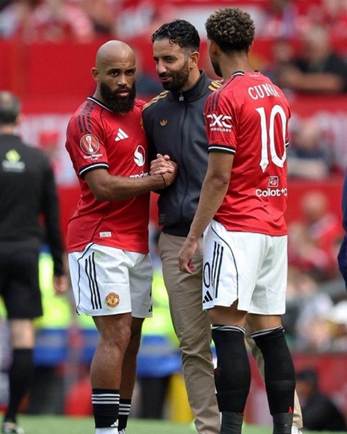 Sơ đồ 3-4-3 đã hại Amorim như thế nào? - 24