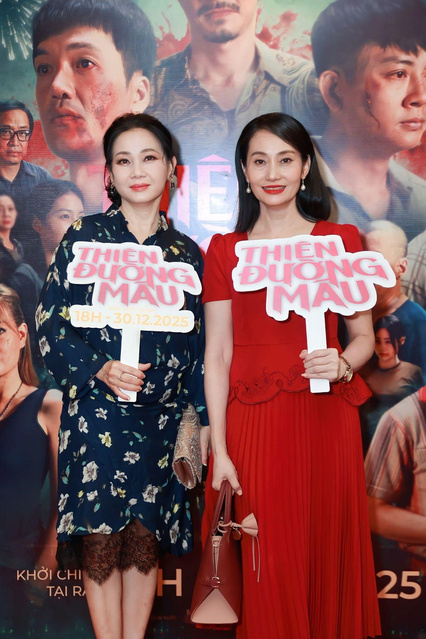 NSƯT Hạnh Thúy lựa chọn thiết kế của Thiều Hoa khi đi dự họp báo phim “Thiên Đường Máu” Nguồn: Họp báo Thiên Đường Máu