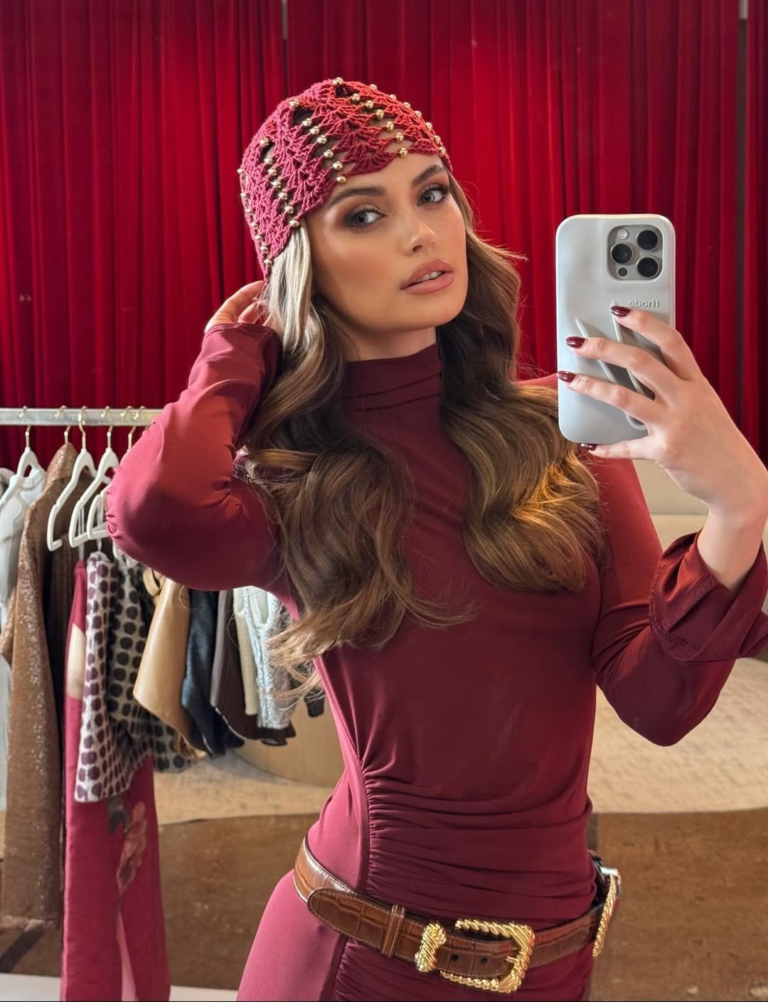 Nữ ca sĩ nhạc rock đăng quang hoa hậu - 21