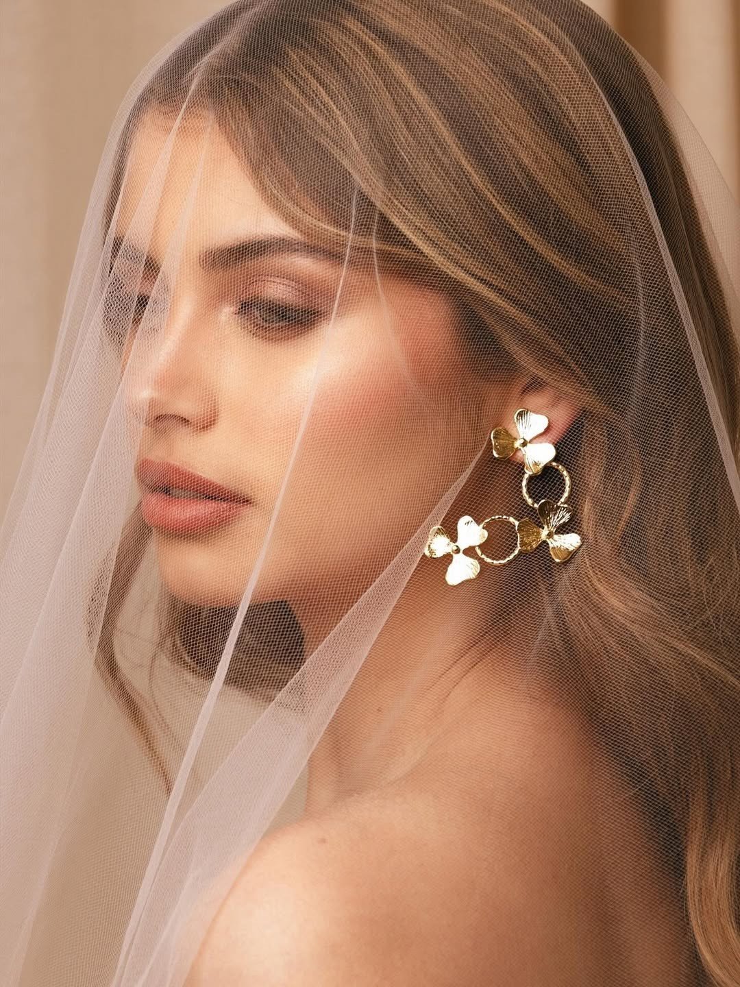 Nữ ca sĩ nhạc rock đăng quang hoa hậu - 24